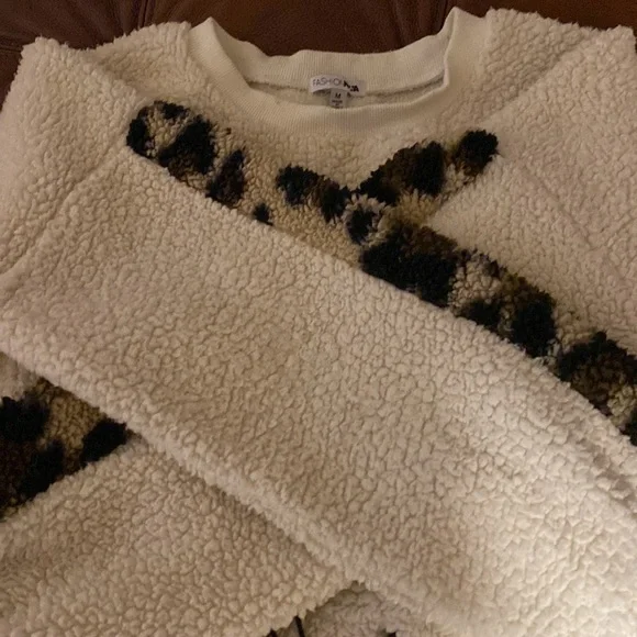 Size medium fashion nova teddy bear jogging suit - Picture 4 of 7